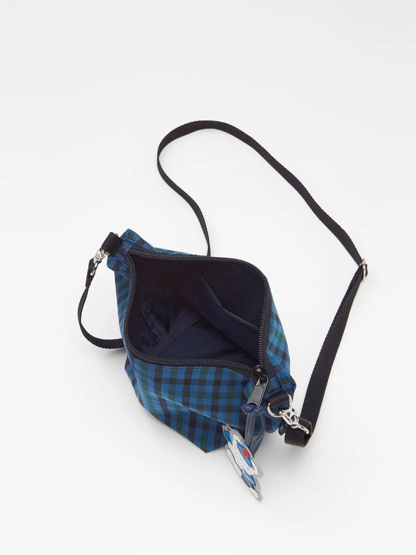 ファミリアナイロン舟型ポシェット(青系ファミリアチェック)