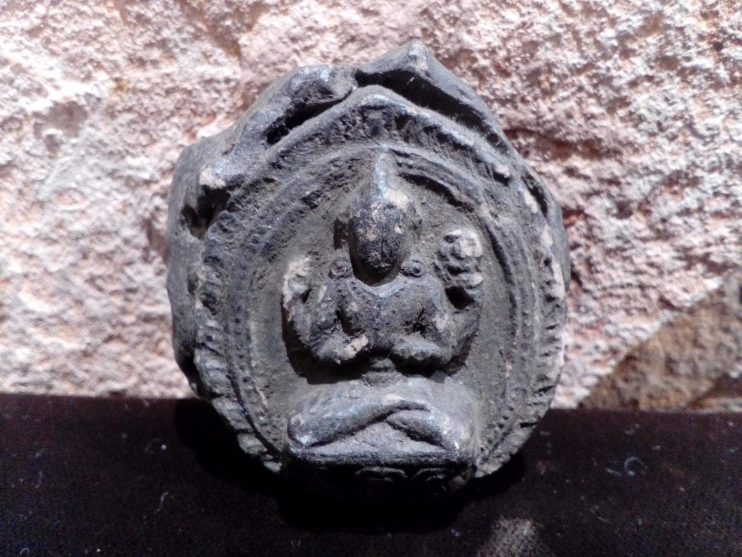 古い！チベットマハカーラツァツァorタイ国プラクルアン御守手練り粘土