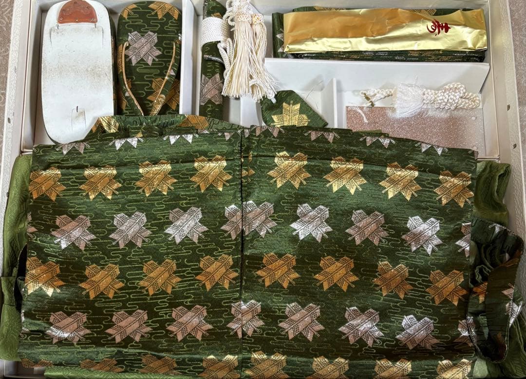 七五三　5才　男の子　晴れ着一色　フルセット　一度使用　グリーン濃淡系　違い矢紋