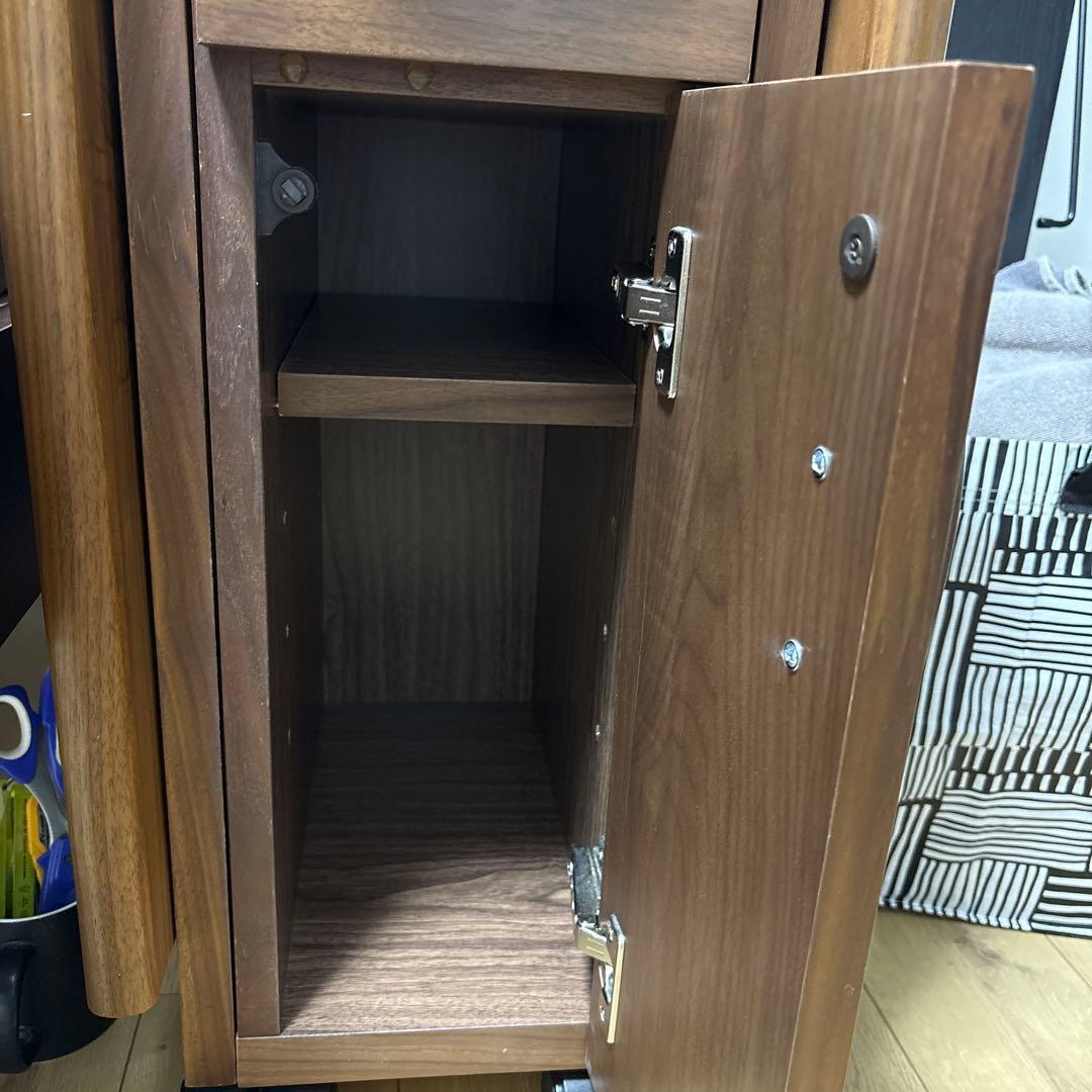 Ｔバタフライテーブル 折り畳み式 ウォールナット柄 島忠製キャスター付中古 美品