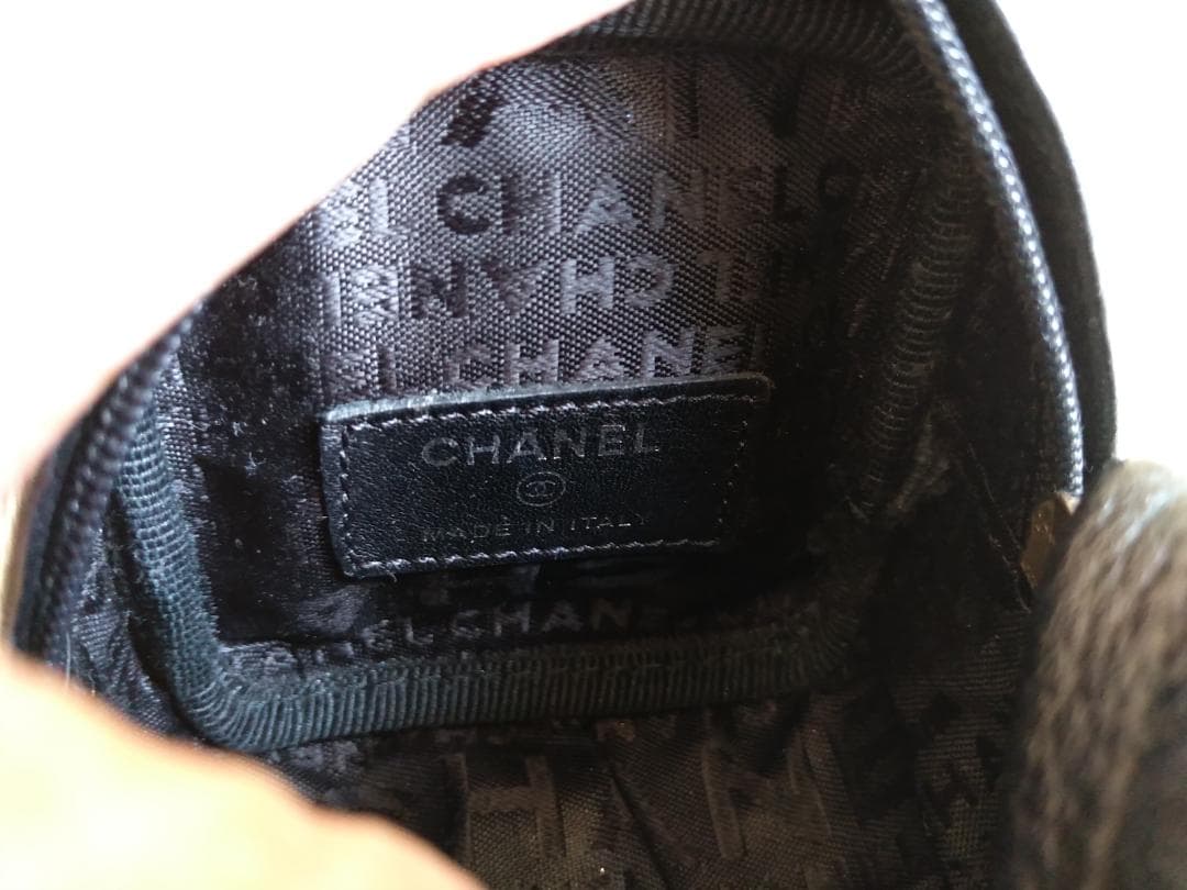 CHANEL ブラック 革製ミニポーチ