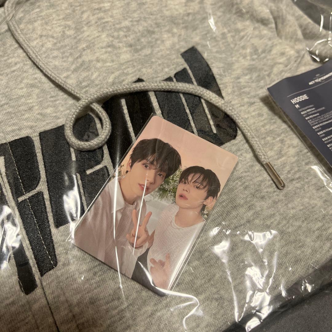 TXT ACT TOMORROW フーディ Mサイズ フォトカード付き - メルカリ