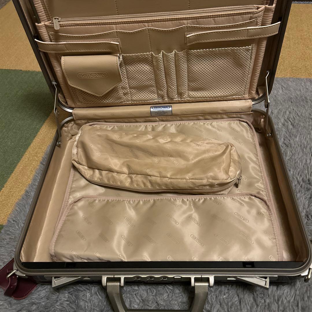 美品 リモワ アタッシュケース ポリカーボネート 18L ビジネス - メルカリ