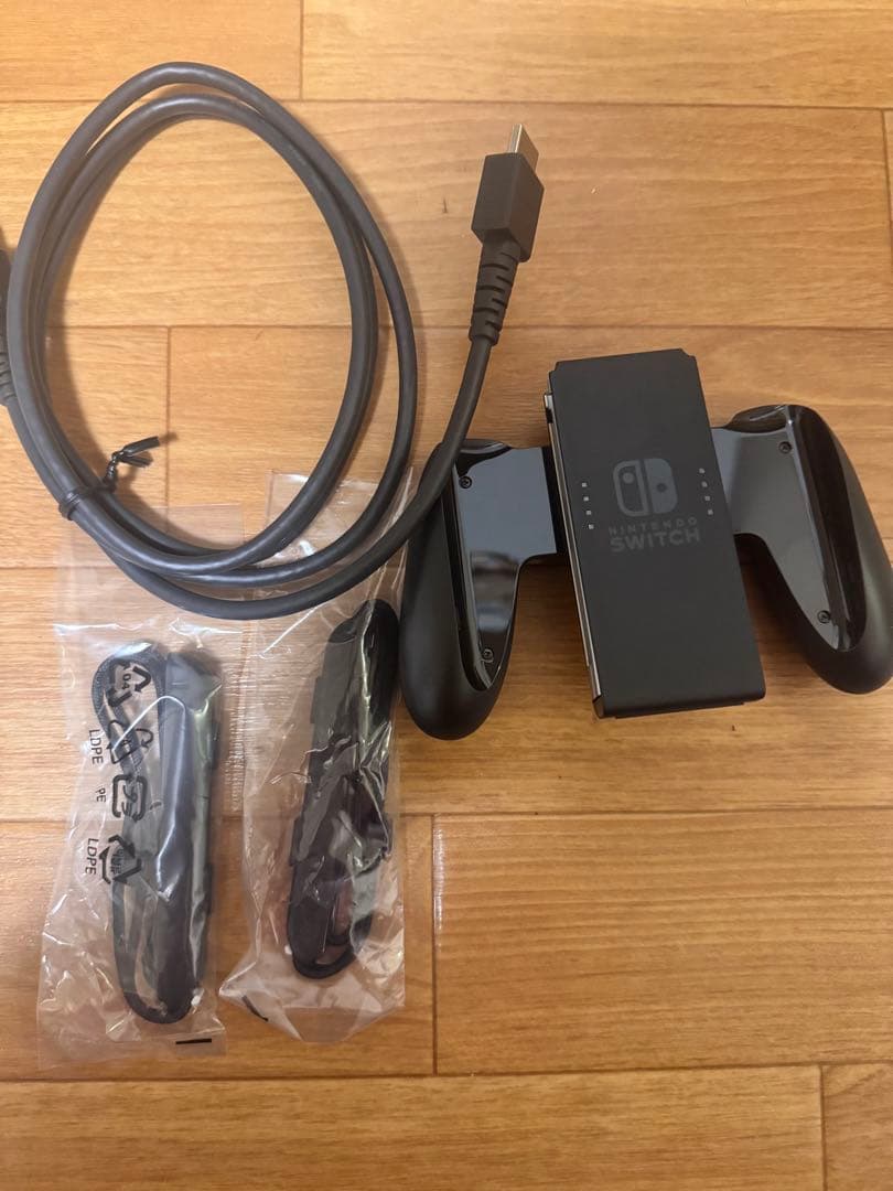新品✨Nintendo Switch本体付属品全て付いてます
