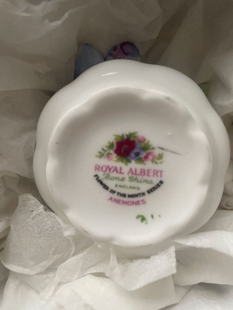 ロイヤルアルバート　フラワー・オブ・ザ・マンスシリーズ　アネモネ　陶器製花　陶花