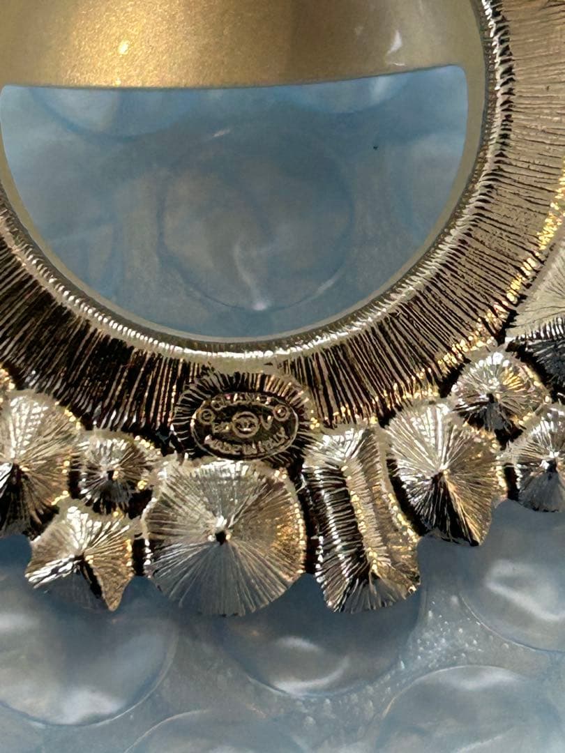 シャネル ココマーク スマイル ラインストーン ブローチ B17V - メルカリ