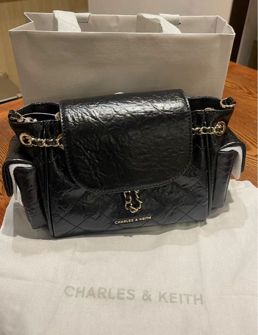 未開封CHARLES&KEITH Duoドゥオツーウェイフロントフラップバック