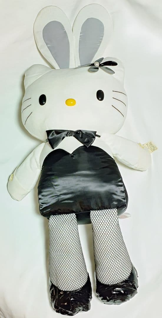 サンリオハロービッグバニーガールキティちゃんぬいぐるみ。