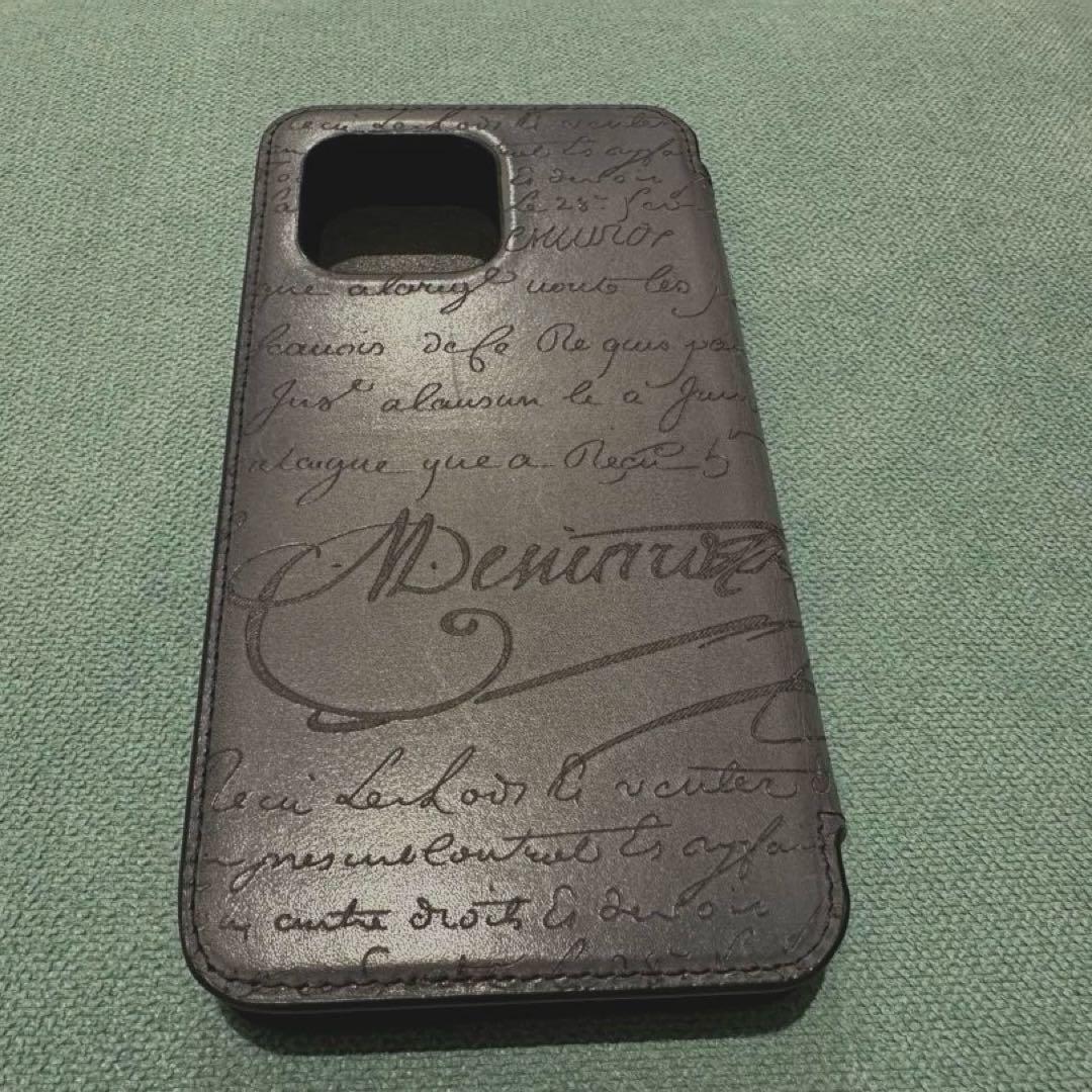 ベルルッティiPhone16ProMax フォリオケース 品格が深まる》BERLUTI