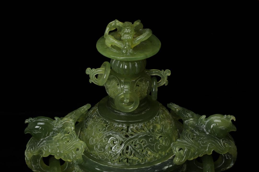 中国古玩 翡翠玉石 彫刻 龍蓋 耳 香炉 唐木台付 細密細工 古美術