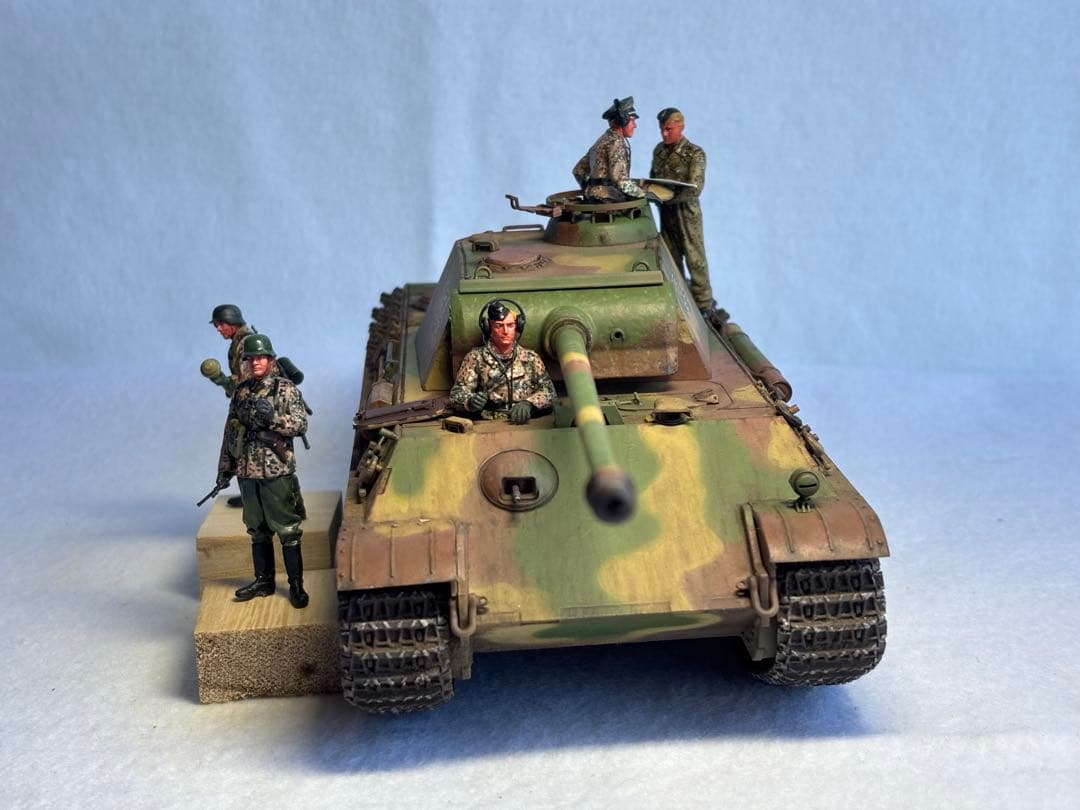 1／３５ドイツ陸軍パンサーG型戦車プラモデル完成品