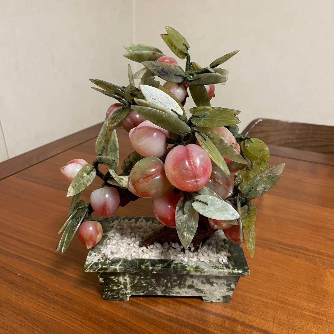 中国美術 翡翠 桃の木 玉石桃木 石細工 - メルカリ