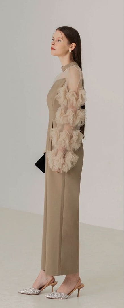 値下げ Leja 大人気 フリル袖付き ベージュ パンツドレス M