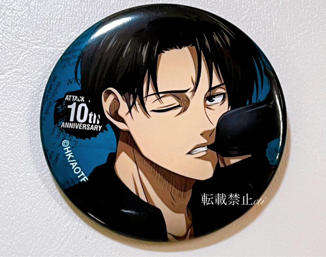 進撃の巨人 カラオケの鉄人 缶バッジ カラ鉄 リヴァイ ☆ - メルカリ