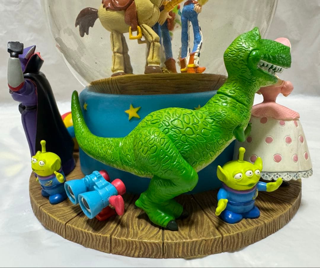 ディズニー トイストーリー オルゴール付きスノーグローブ