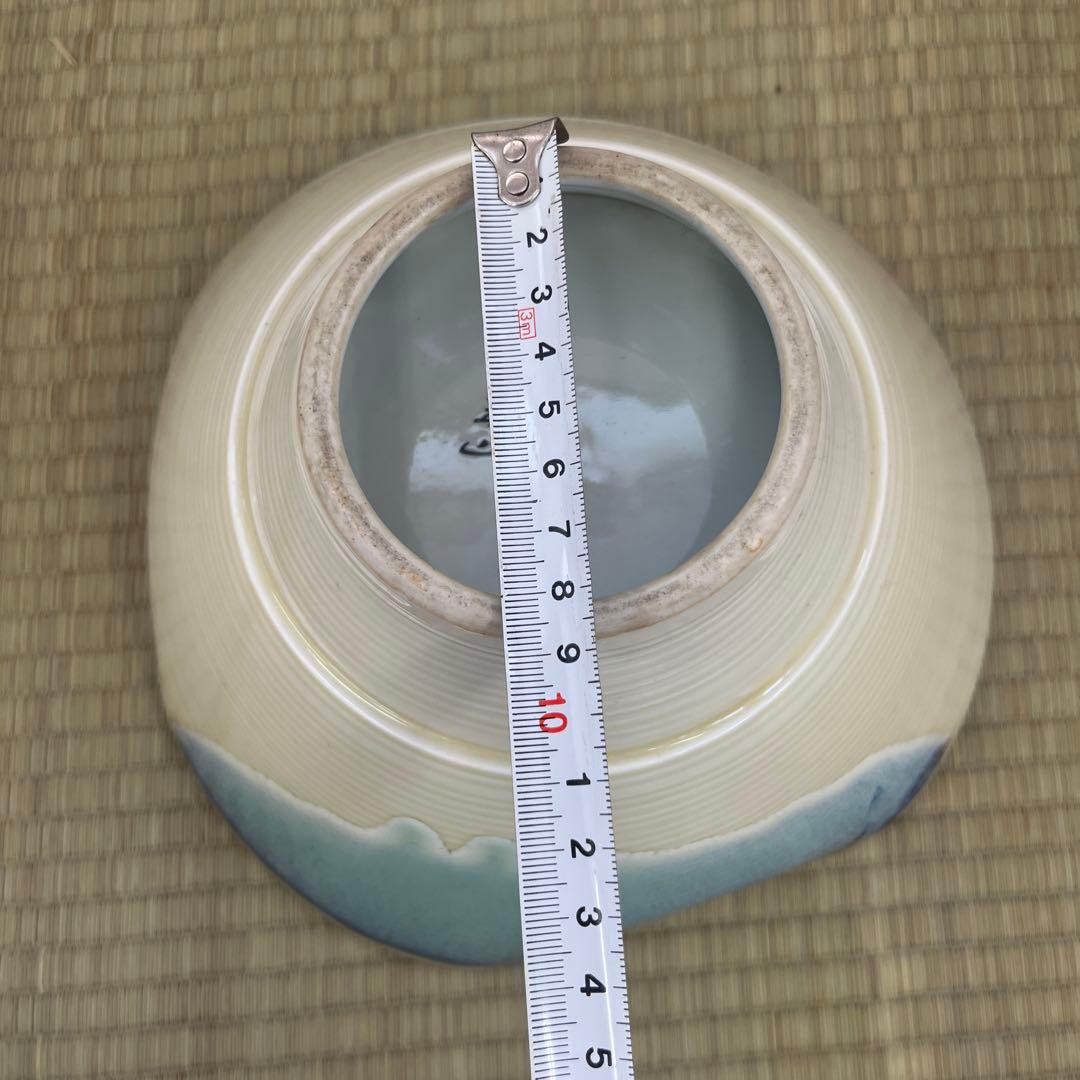 美濃焼琥山窯青白磁 模様 飾り壺 花瓶 花器 64