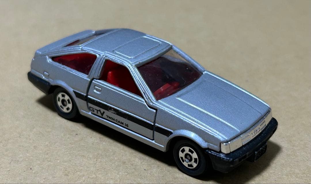 トミカ トヨタ カローラ4ドアセダン カローラレビン 2台セット